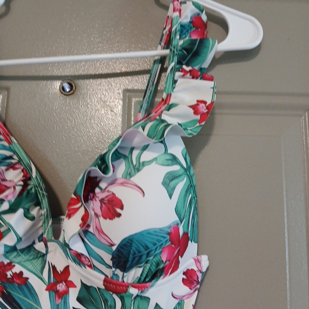 Shein Swimsuits For Women Floral  Rufled  One Piece Size M - Picture 3 of 10